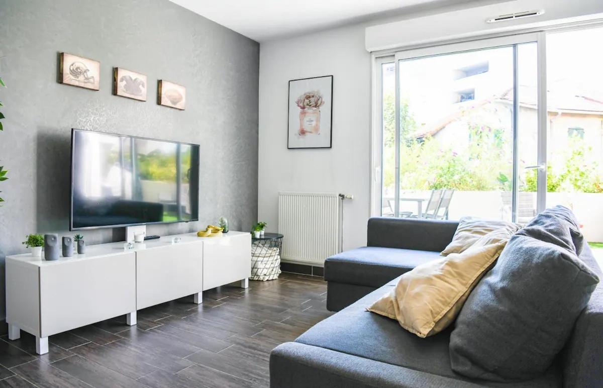 Superbe Appartement Avec Terrasse, Piscine & Parking Prive A Марсель Экстерьер фото