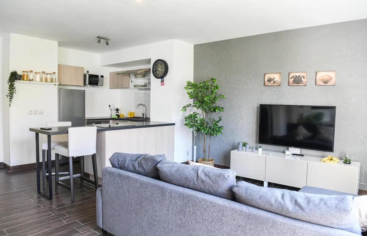 Superbe Appartement Avec Terrasse, Piscine & Parking Prive A Марсель Экстерьер фото